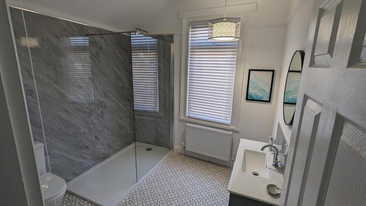 Seaside Escapes - With Relaxing Hot Tub! Scarborough Exterior foto