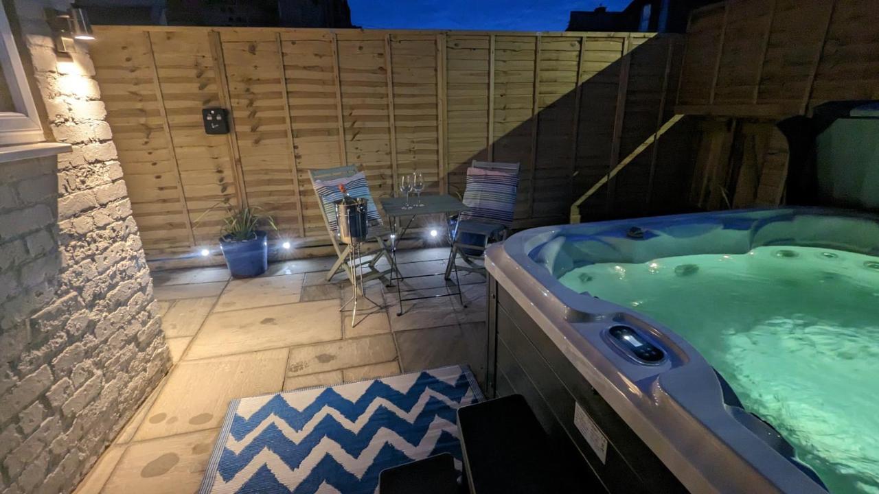 Seaside Escapes - With Relaxing Hot Tub! Scarborough Exterior foto
