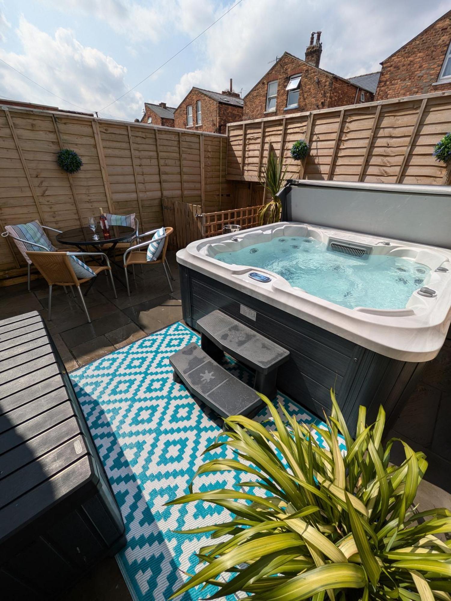 Seaside Escapes - With Relaxing Hot Tub! Scarborough Exterior foto